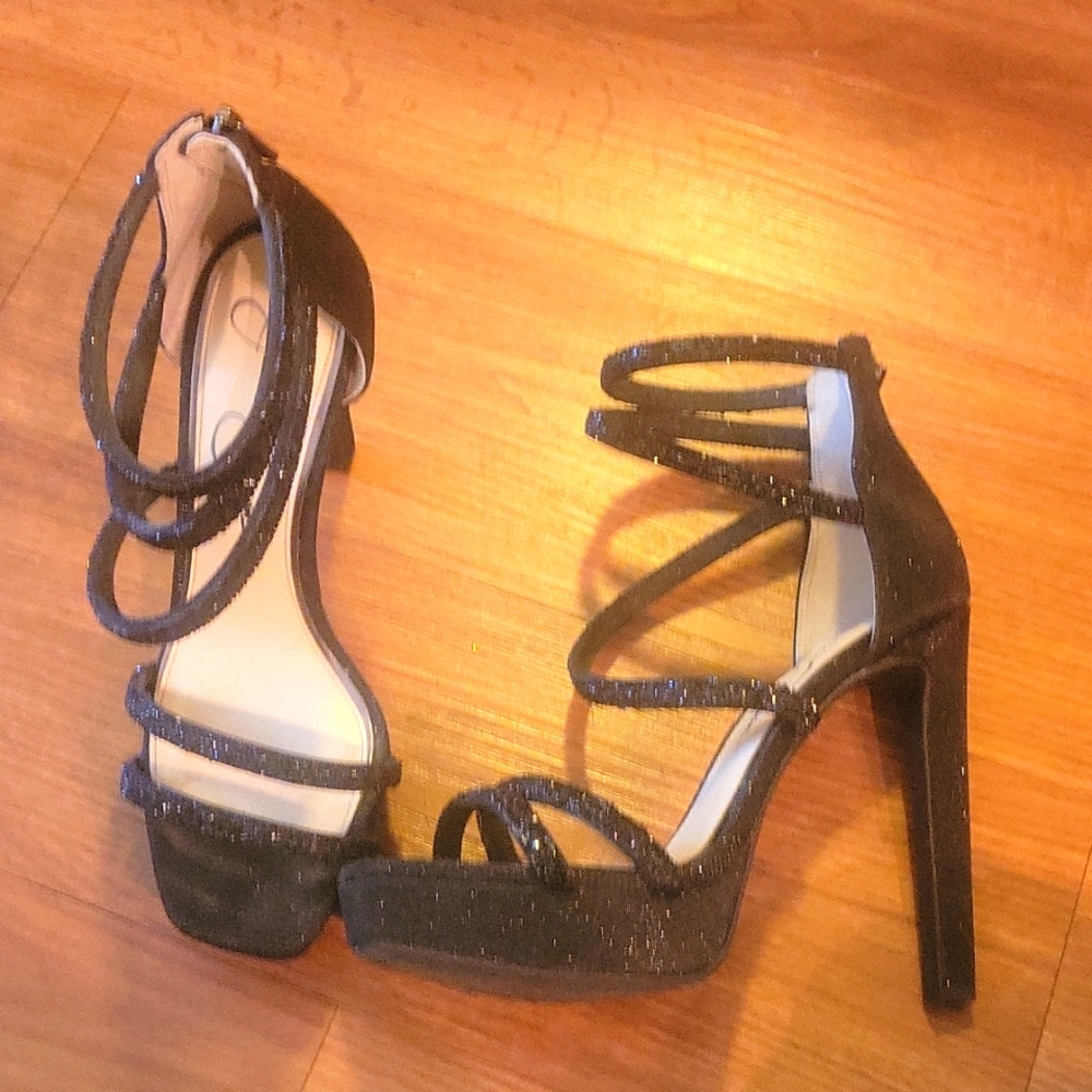 Shoes - Picture 2 of 4